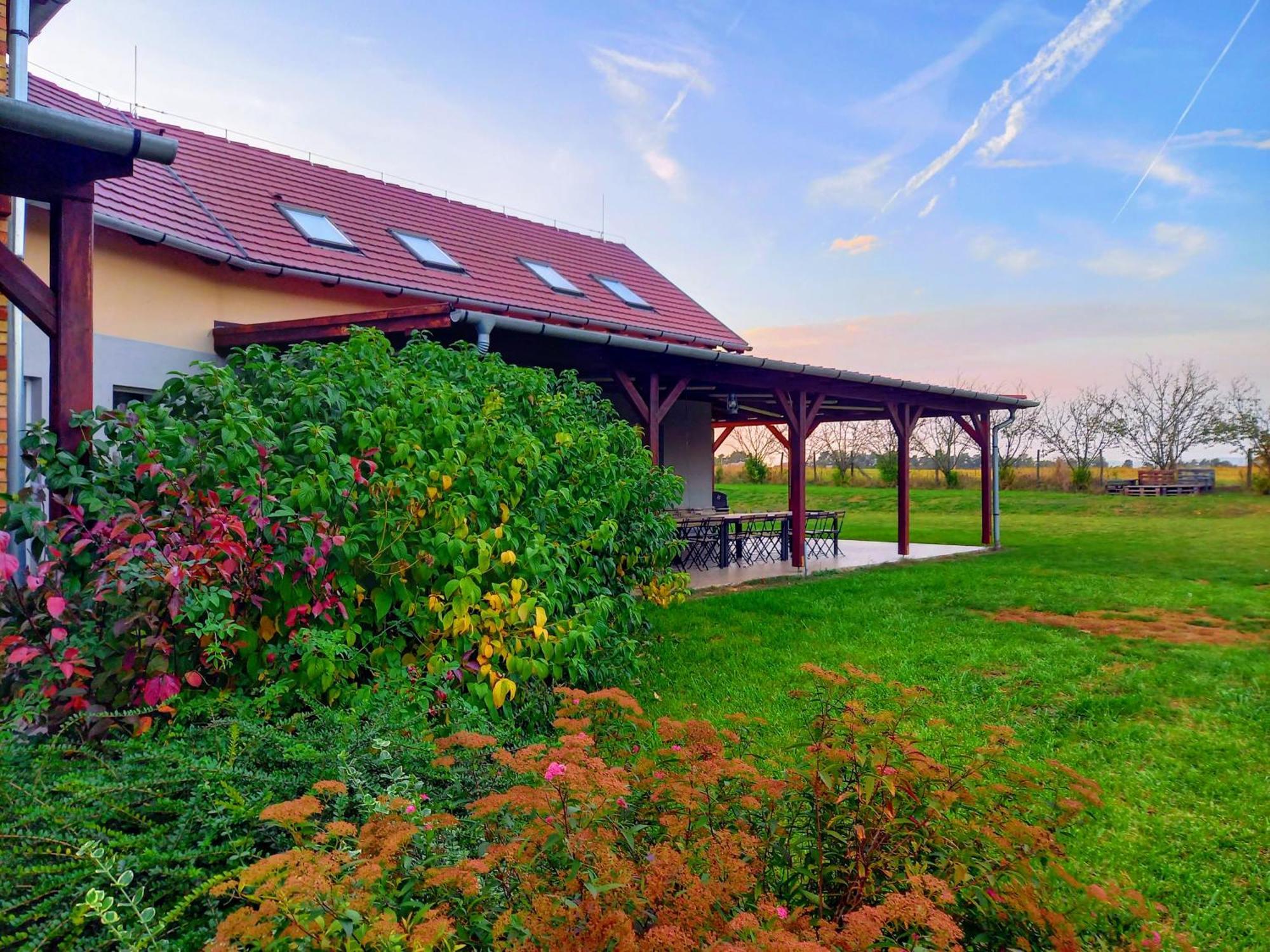 Horpacsi Europa Piheno Koezpont Hotel ภายนอก รูปภาพ