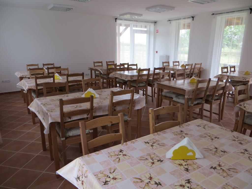 Horpacsi Europa Piheno Koezpont Hotel ภายนอก รูปภาพ