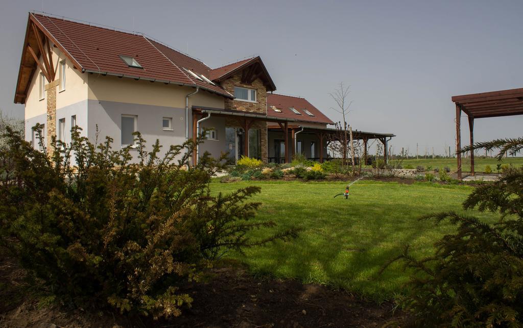 Horpacsi Europa Piheno Koezpont Hotel ภายนอก รูปภาพ